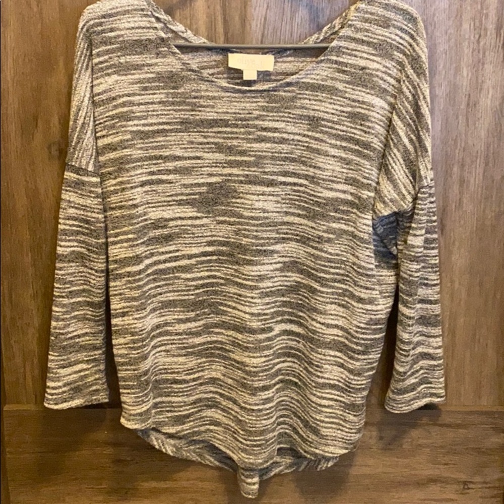 Olive and Oak 3/4 grey top